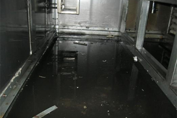 風(fēng)柜內(nèi)清洗前