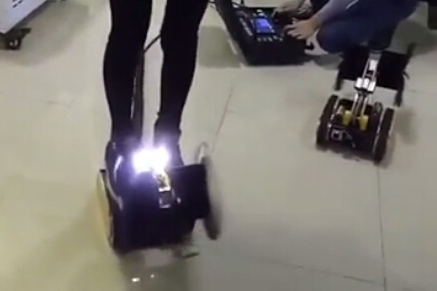 三代機(jī)器人視頻